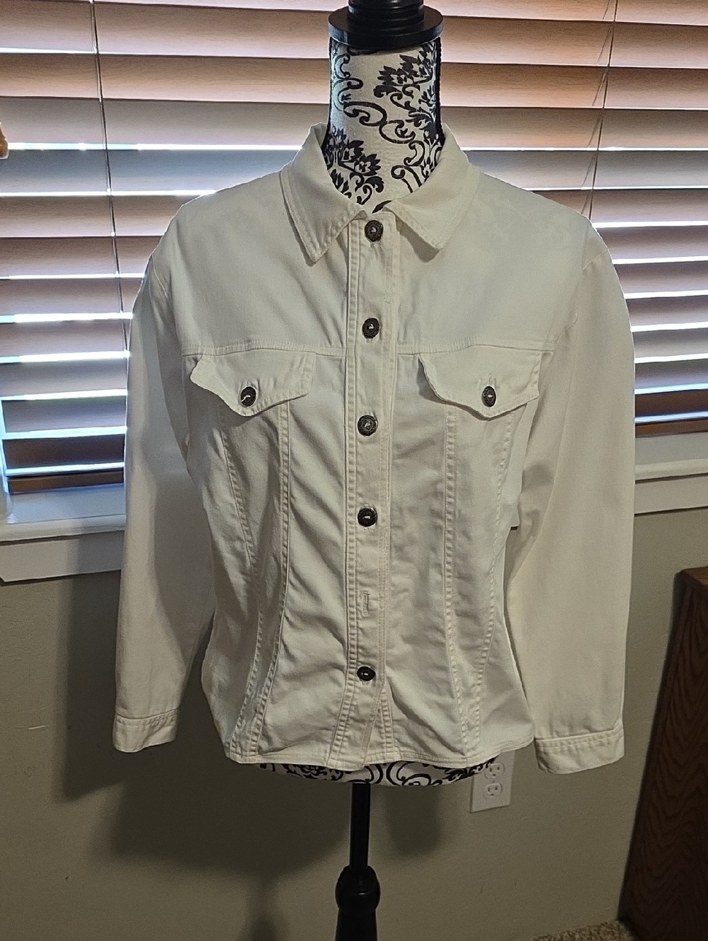 Cropped White Button-Front Jacket By p.k. Maks
